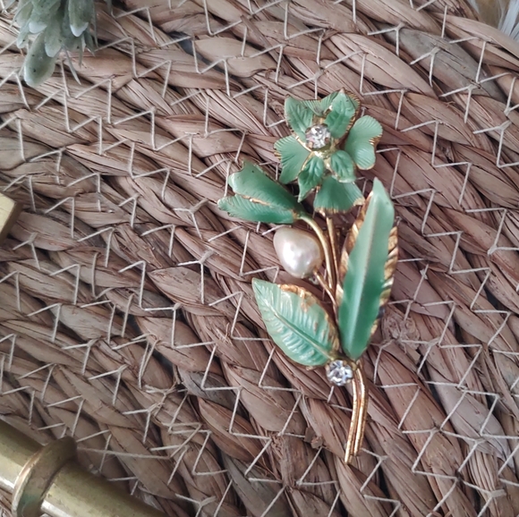 Floral Brooch pin - Picture 2 of 5